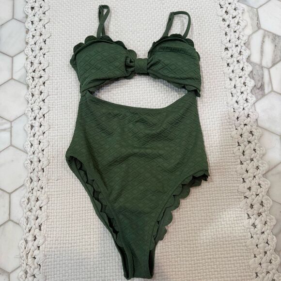 Cupshe Scalloped Trim One Piece Bathing Suit NWT! - Picture 4 of 8